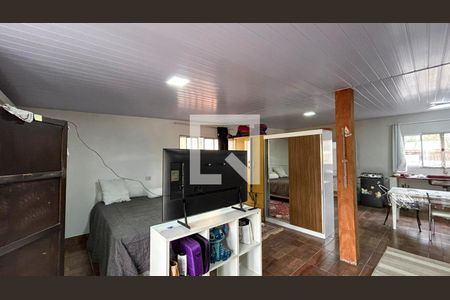 Casa à venda com 240m², 4 quartos e 1 vaga Casa à venda com 240m², 4 quartos e 1 vagaQuarto de Serviço