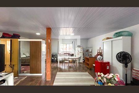 Casa à venda com 240m², 4 quartos e 1 vaga Casa à venda com 240m², 4 quartos e 1 vagaQuarto de Serviço