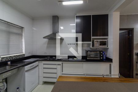 Casa à venda com 240m², 4 quartos e 1 vaga Casa à venda com 240m², 4 quartos e 1 vagaCozinha
