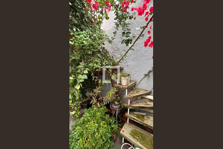 Casa à venda com 240m², 4 quartos e 1 vaga Casa à venda com 240m², 4 quartos e 1 vagaQuintal