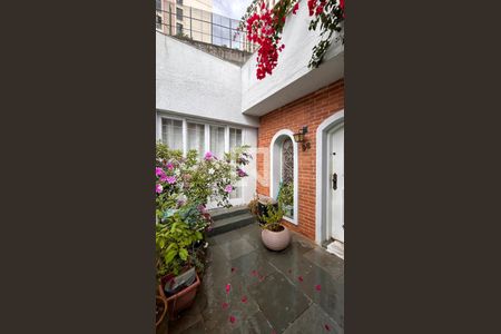 Casa à venda com 240m², 4 quartos e 1 vaga Casa à venda com 240m², 4 quartos e 1 vagaQuintal