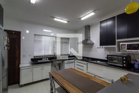 Casa à venda com 240m², 4 quartos e 1 vaga Casa à venda com 240m², 4 quartos e 1 vagaCozinha