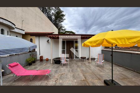 Casa à venda com 240m², 4 quartos e 1 vaga Casa à venda com 240m², 4 quartos e 1 vagaTerraço frente