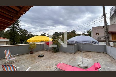 Casa à venda com 240m², 4 quartos e 1 vaga Casa à venda com 240m², 4 quartos e 1 vagaTerraço frente