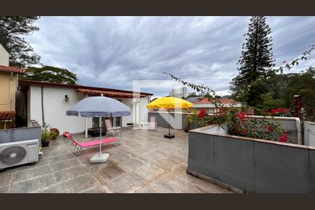 Casa à venda com 240m², 4 quartos e 1 vaga Casa à venda com 240m², 4 quartos e 1 vagaTerraço frente