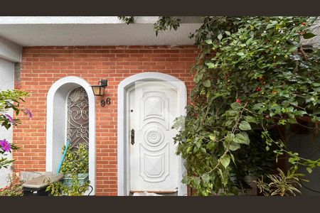 Casa à venda com 240m², 4 quartos e 1 vaga Casa à venda com 240m², 4 quartos e 1 vagaQuintal