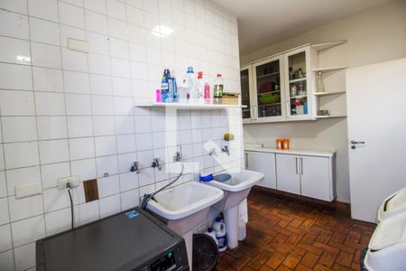 Casa de condomínio à venda com 1480m², 4 quartos e 9 vagas Casa de condomínio à venda com 1480m², 4 quartos e 9 vagasÁrea de Serviço
