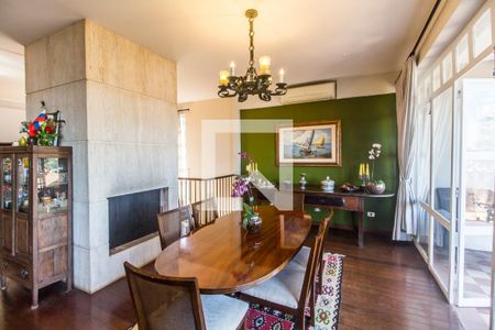 Casa de condomínio à venda com 1480m², 4 quartos e 9 vagas Casa de condomínio à venda com 1480m², 4 quartos e 9 vagasSala de Jantar