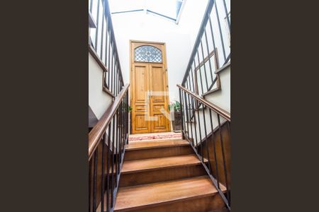 Casa de condomínio à venda com 1480m², 4 quartos e 9 vagas Casa de condomínio à venda com 1480m², 4 quartos e 9 vagasEntrada