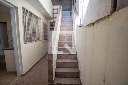 Casa para alugar com 250m², 3 quartos e 2 vagasEscada