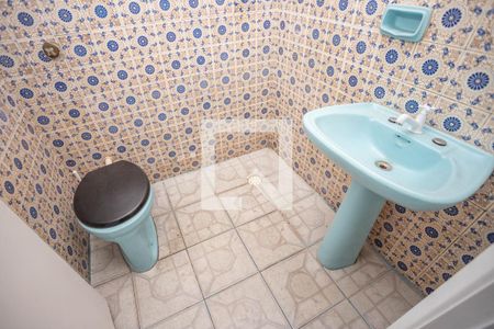 Casa para alugar com 250m², 3 quartos e 2 vagasBanheiro social