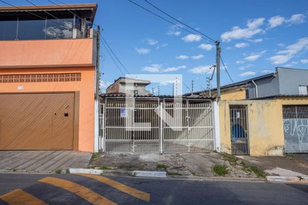 Casa para alugar com 250m², 3 quartos e 2 vagasFachada + Placa