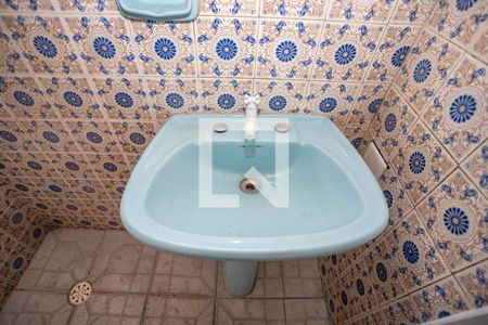 Casa para alugar com 250m², 3 quartos e 2 vagasBanheiro social