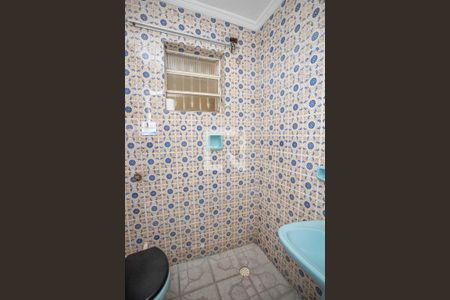 Casa para alugar com 250m², 3 quartos e 2 vagasBanheiro social