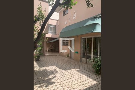 Casa à venda com 430m², 5 quartos e 4 vagas Casa à venda com 430m², 5 quartos e 4 vagasQuintal