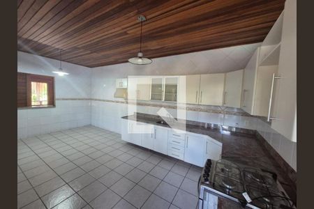 Casa de condomínio à venda com 230m², 3 quartos e 4 vagas