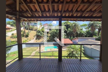 Casa de condomínio à venda com 230m², 3 quartos e 4 vagas