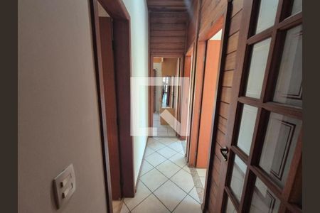 Casa de condomínio à venda com 230m², 3 quartos e 4 vagas