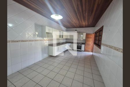 Casa de condomínio à venda com 230m², 3 quartos e 4 vagas
