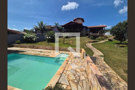 Casa de condomínio à venda com 230m², 3 quartos e 4 vagas