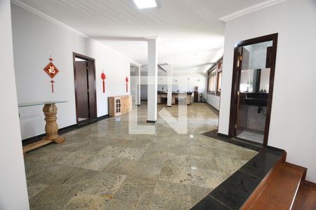 Sala de casa de condomínio à venda com 5 quartos, 650m² em Conjunto Habitacional Vila Santana (Sousas), Campinas