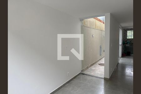 Sala de casa de condomínio à venda com 2 quartos, 180m² em Taquara, Rio de Janeiro