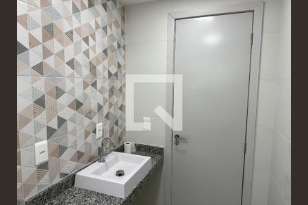 Banheiro de casa de condomínio à venda com 2 quartos, 180m² em Taquara, Rio de Janeiro