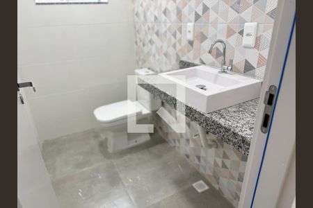 Banheiro de casa de condomínio à venda com 2 quartos, 180m² em Taquara, Rio de Janeiro