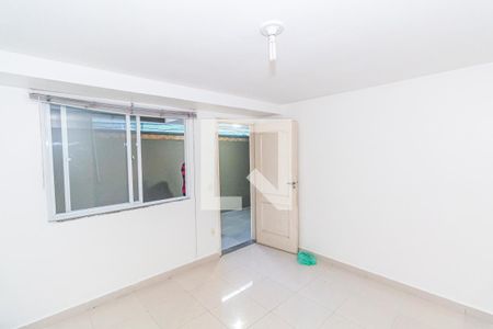 Sala de kitnet/studio para alugar com 1 quarto, 40m² em Vila Valqueire, Rio de Janeiro
