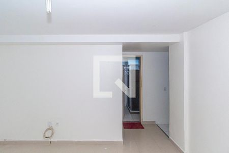 Sala de kitnet/studio para alugar com 1 quarto, 40m² em Vila Valqueire, Rio de Janeiro