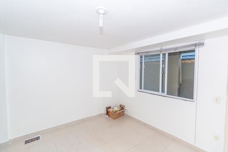Sala de kitnet/studio para alugar com 1 quarto, 40m² em Vila Valqueire, Rio de Janeiro