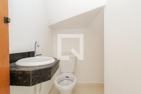 Lavabo de casa de condomínio para alugar com 2 quartos, 68m² em Itaquera, São Paulo