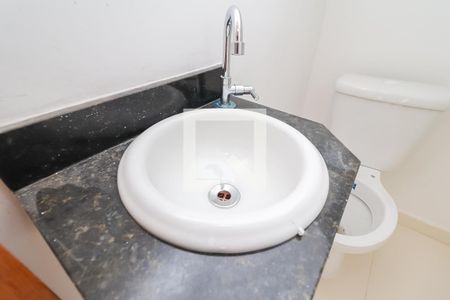 Lavabo de casa de condomínio para alugar com 2 quartos, 68m² em Itaquera, São Paulo