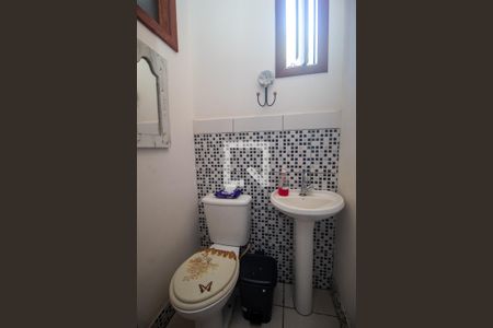 Banheiro de casa à venda com 3 quartos, 150m² em Petrópolis, Porto Alegre