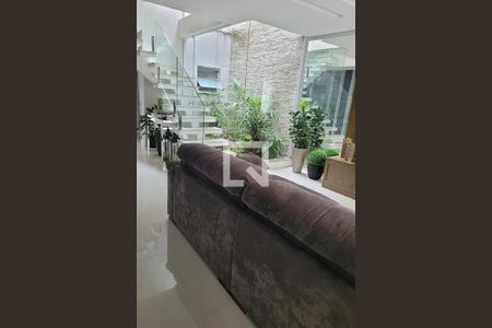 Casa à venda com 3 quartos, 265m² em Parque Sao Vicente, Santo André