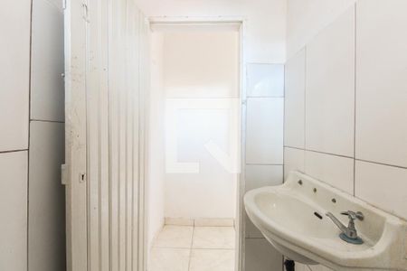 Banheiro Social de casa para alugar com 1 quarto, 60m² em Vila Carrão, São Paulo