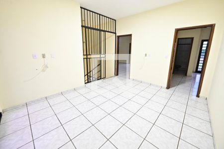 Hall quartos de casa para alugar com 4 quartos, 254m² em Serrinha, Goiânia