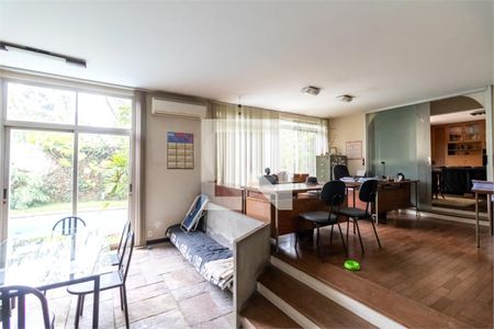 Casa à venda com 4 quartos, 447m² em Jardim Marajoara, São Paulo