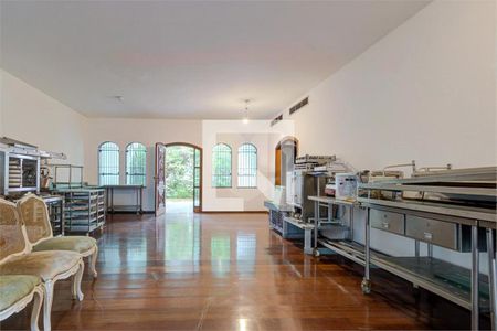 Casa à venda com 5 quartos, 930m² em Jardim Prudência, São Paulo