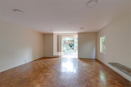 Casa à venda com 3 quartos, 226m² em Jardim Petropolis, São Paulo