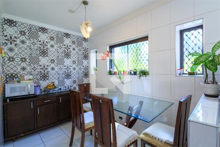 Casa à venda com 3 quartos, 256m² em Jardim Petropolis, São Paulo