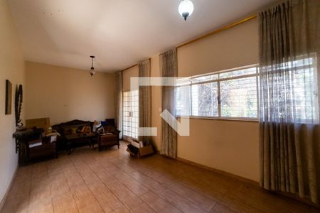 Sala de casa à venda com 8 quartos, 883m² em Santa Tereza, Belo Horizonte