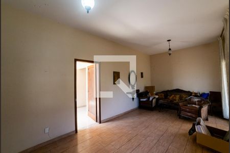 Sala de casa à venda com 8 quartos, 883m² em Santa Tereza, Belo Horizonte