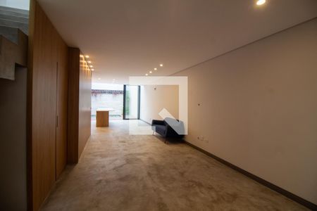 Sala de casa à venda com 3 quartos, 180m² em Campo Belo, São Paulo