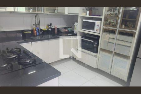 Casa à venda com 4 quartos, 270m² em Vargem Pequena, Rio de Janeiro