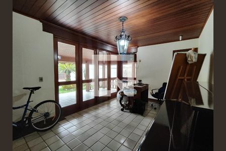 Sala de casa à venda com 5 quartos, 544m² em Barra da Tijuca, Rio de Janeiro