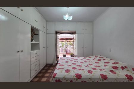 Suíte de casa à venda com 3 quartos, 300m² em Vila Scarpelli, Santo André