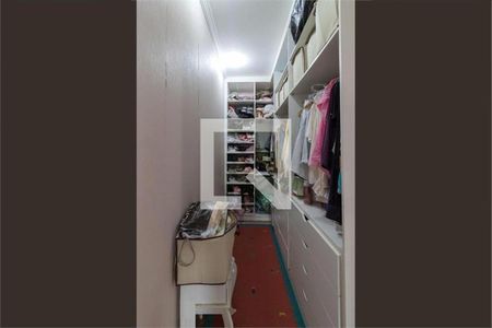 Casa à venda com 3 quartos, 400m² em Vila Claudia, São Paulo
