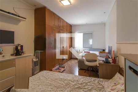 Casa à venda com 3 quartos, 400m² em Vila Claudia, São Paulo