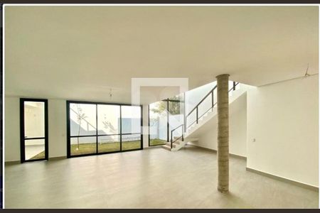 Casa à venda com 4 quartos, 330m² em Jardim Prudência, São Paulo